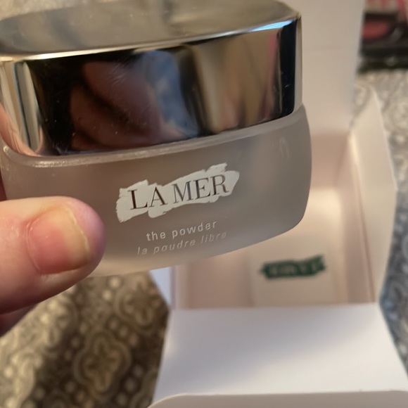 La Mer loose powder in light - Picture 2 of 2